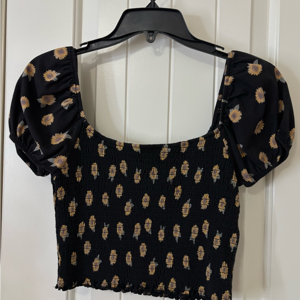 Hollister Black Sunflower Puff Sleeve Crop Top